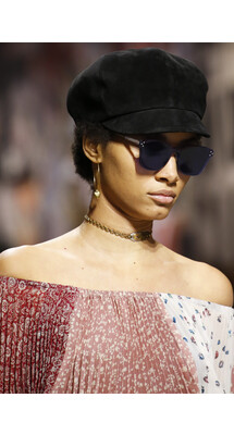 Details Christian Dior , Details Dior Fall 2018 Ready-to-Wear , Детали показа Кристиан Диор , Детали показа Диор осень зима 2018 , Fashion show , неделя моды в Париже , PFW , Мария Грация Кьюри , Mainstyles